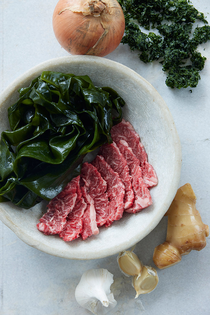 【男性人気】カラダめぐる 牛肉入り韓国風とろとろワカメスープ(300g)