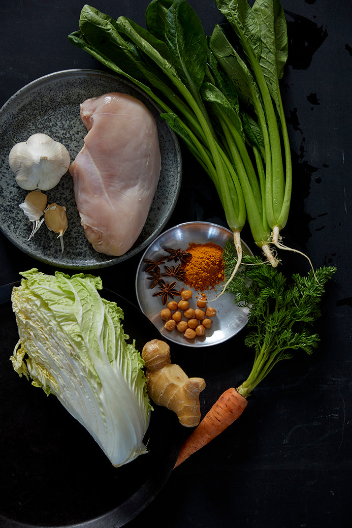 【季節の変わり目におすすめ】鶏肉と生姜のターメリック豆乳スープ