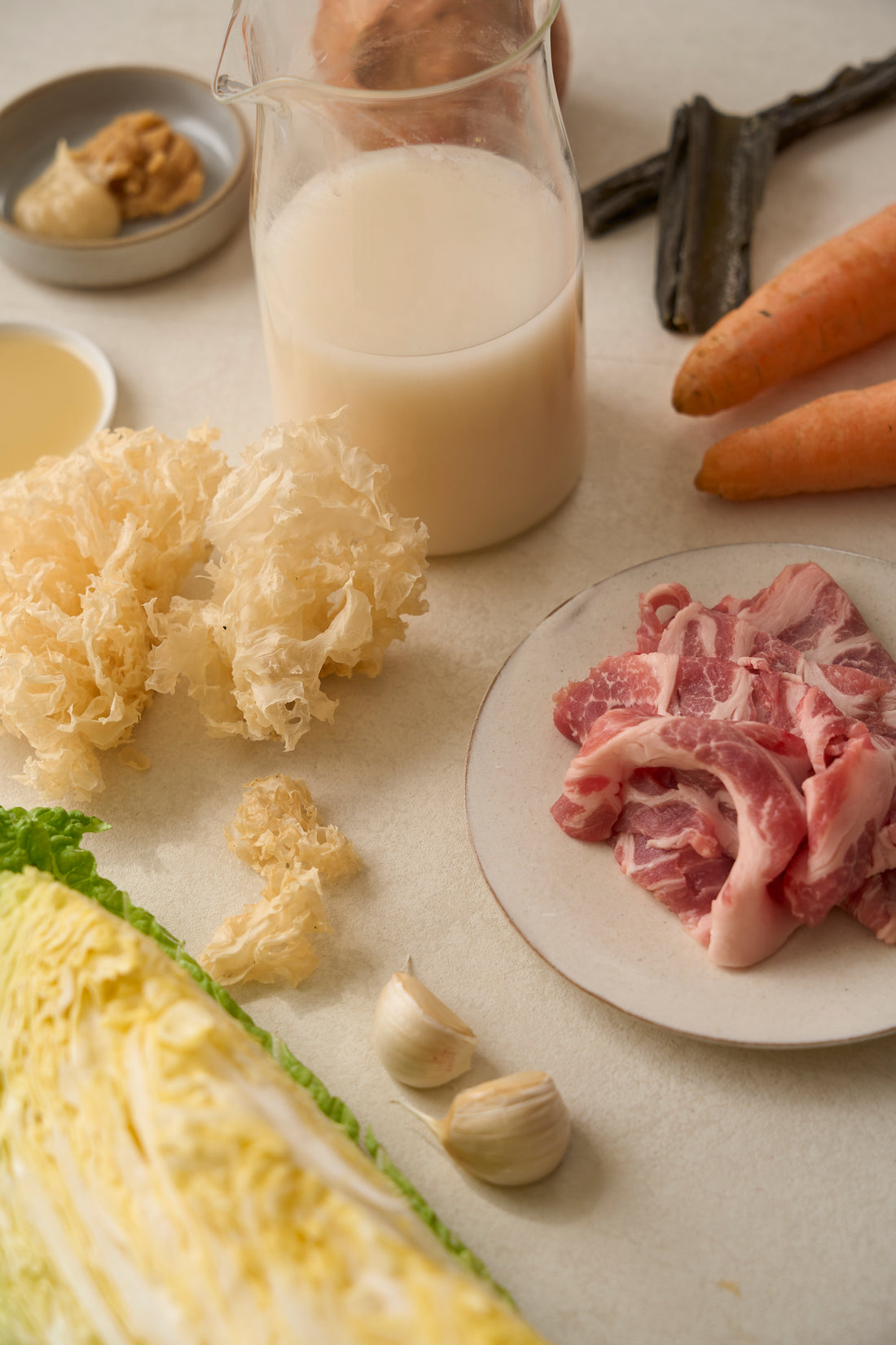 【寒い季節に】カラダうるおす 白きくらげの白味噌豚汁