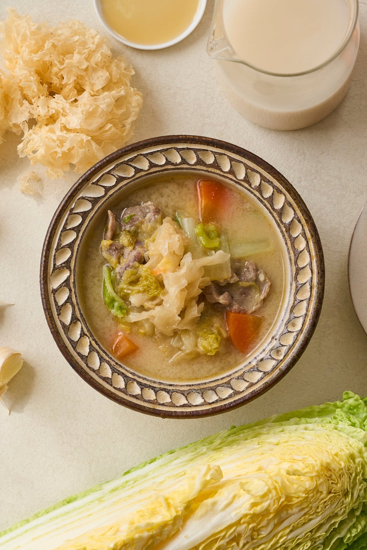 【寒い季節に】カラダうるおす 白きくらげの白味噌豚汁