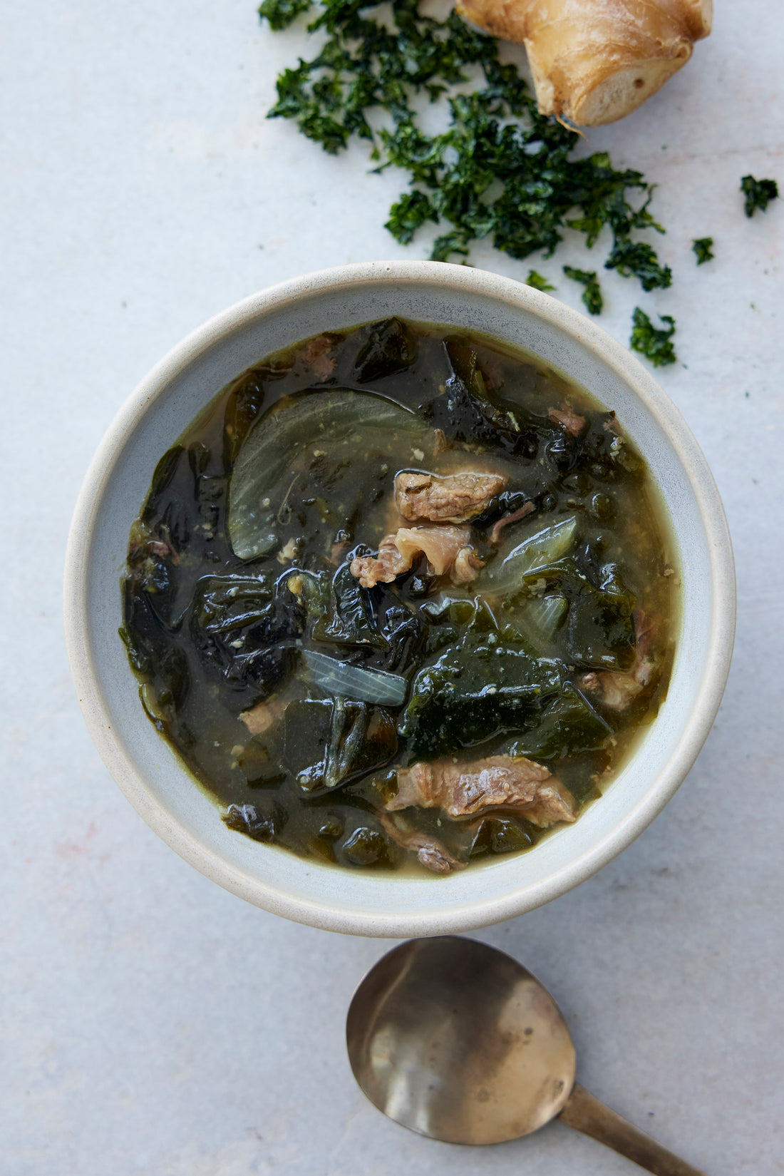 【男性人気】カラダめぐる 牛肉入り韓国風とろとろワカメスープ(300g)