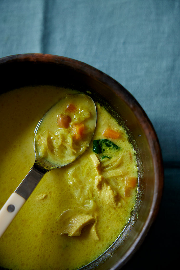 鶏肉と生姜のターメリック豆乳スープ